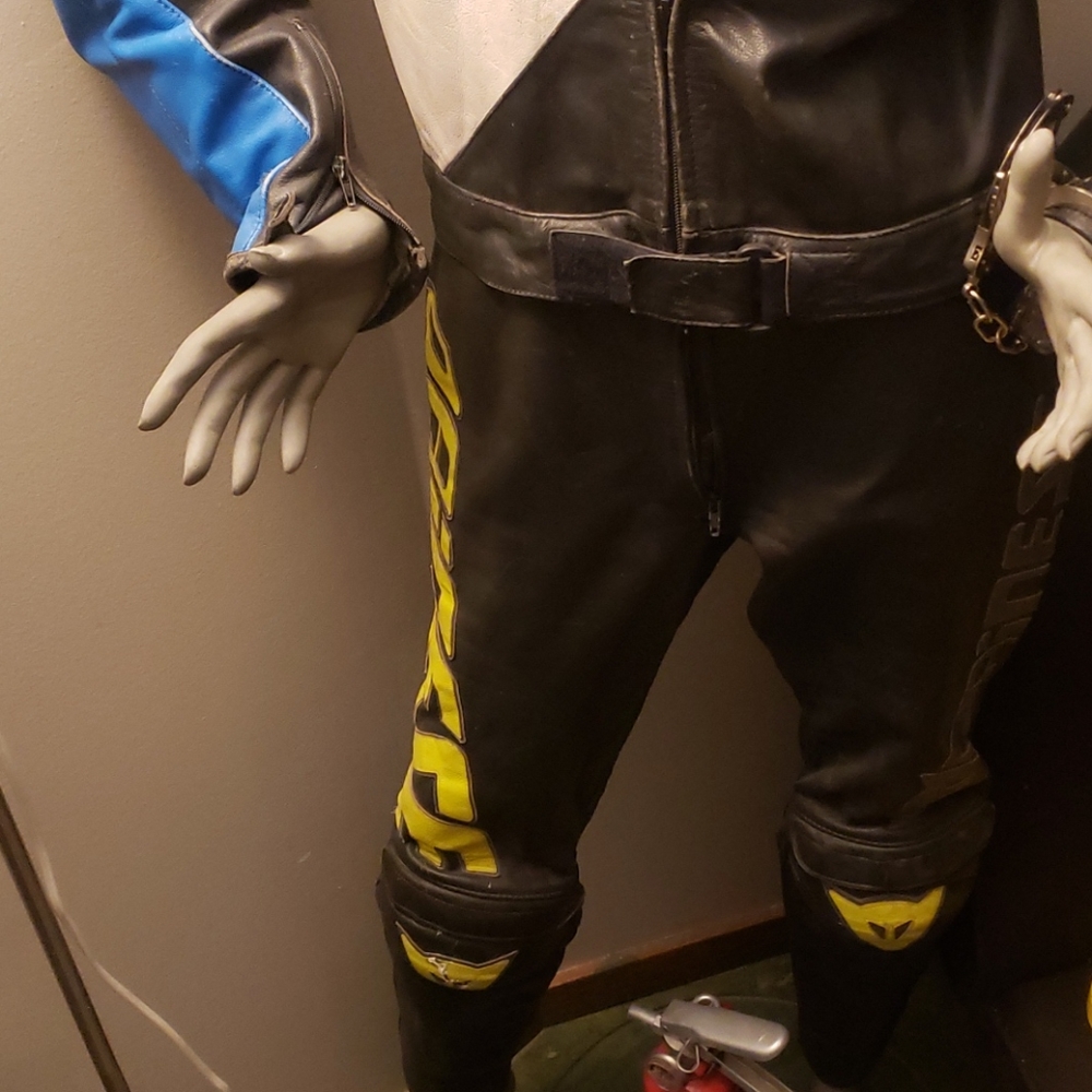 Dainese motorcycle Leather suit - Picture 2 of 3